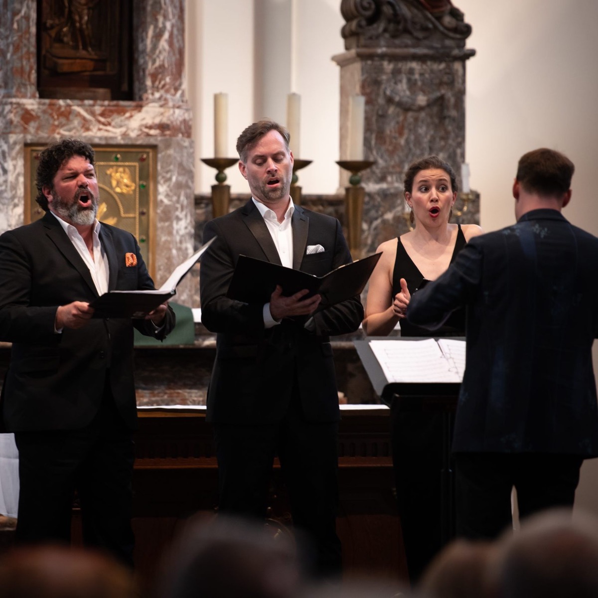 Cut Circle singers performing in Maastricht