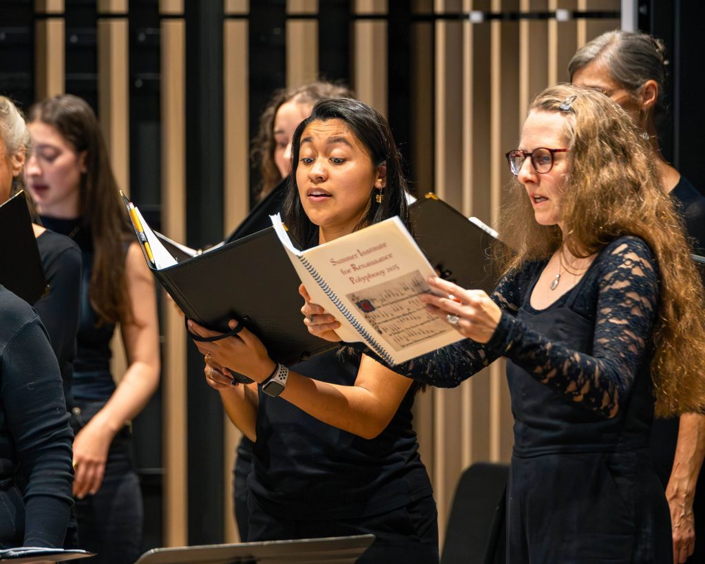 Singers performing at Josquamp